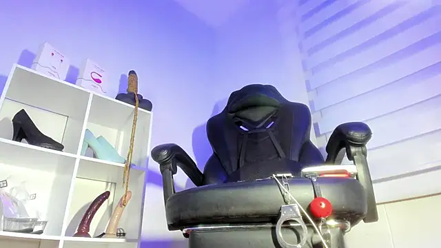 charlotte joliedart online show from April 7, 2026, 4:03 am