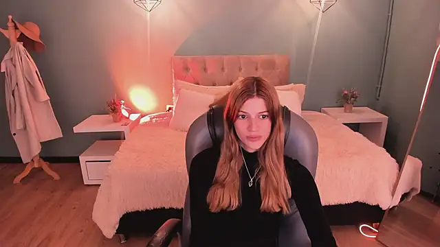 Snapshot of Nora_Vennucci chatting on May 5, 2026, 8:01 pm Nora Vennucci online show from May 5, 2026, 8:01 pm