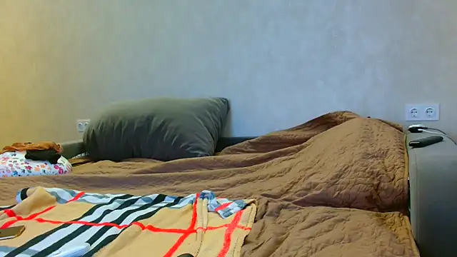 Brionia online show from November 30, 2025, 7:53 am