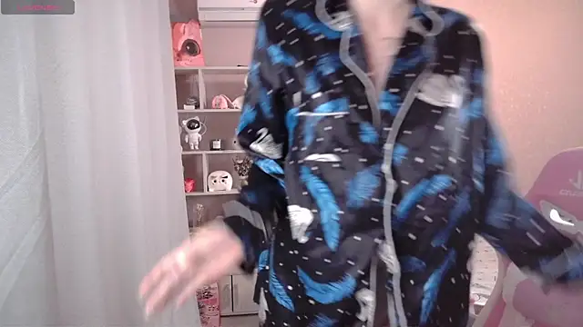 CassieJuice69 online show from November 2, 2025, 4:01 pm