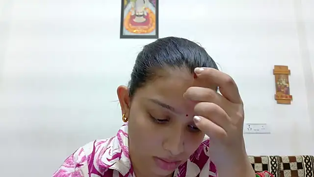 Snapshot of Aleena_Rai chatting on October 6, 2025, 6:52 pm Aleena Rai online show from October 6, 2025, 6:52 pm