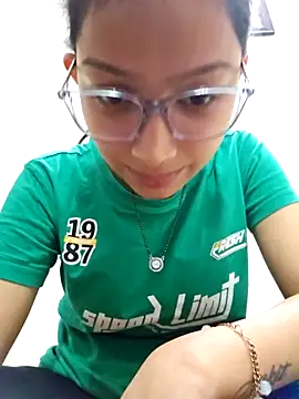 Snapshot of Aleena_Rai chatting on March 5, 2025, 7:27 pm Aleena Rai online show from March 5, 2025, 7:27 pm