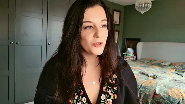 flatwhite0 online show from February 2, 2026, 12:15 pm