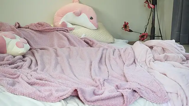 Snapshot of LinaSiren chatting on February 24, 2025, 8:27 am LinaSiren online show from February 24, 2025, 8:27 am