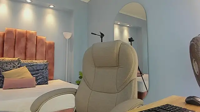 Snapshot of lou_rosse_ chatting on July 1, 2026, 7:36 pm lou rosse online show from July 1, 2026, 7:36 pm