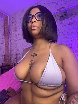 Snapshot of pamela_west chatting on December 16, 2025, 7:40 pm pamela west online show from December 16, 2025, 7:40 pm