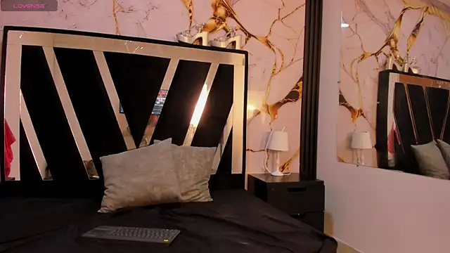 KarinaSimonz online show from January 15, 2026, 7:39 pm