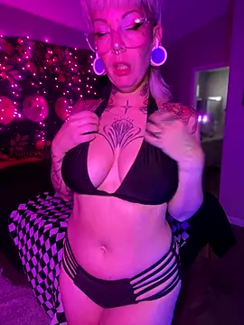 GoldieBakeman online show from November 25, 2025, 7:03 pm