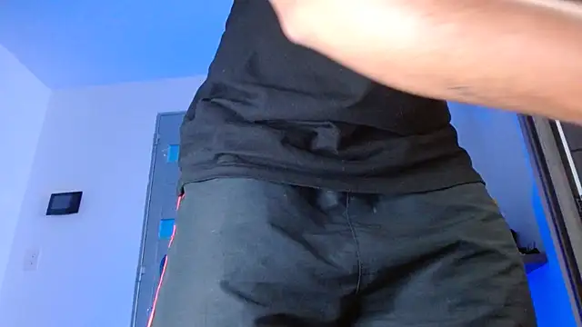 Snapshot of SexyBoy-Bigclit chatting on June 17, 2026, 1:10 pm SexyBoy-Bigclit online show from June 17, 2026, 1:10 pm