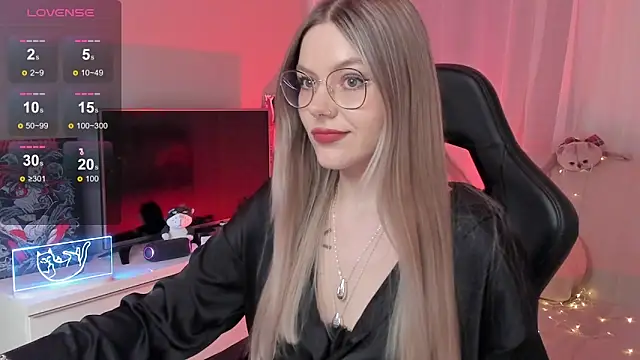 Marta May  online show from September 28, 2025, 5:53 pm