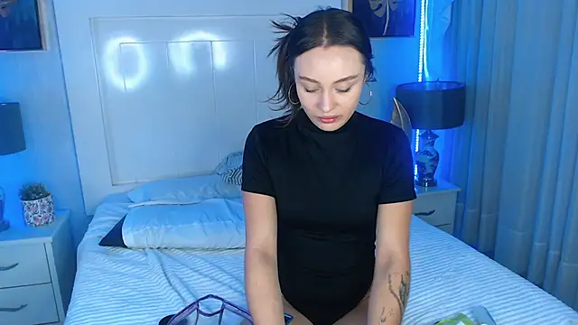 Snapshot of Ivyy_Crystal chatting on April 16, 2026, 9:39 pm Ivyy Crystal online show from April 16, 2026, 9:39 pm