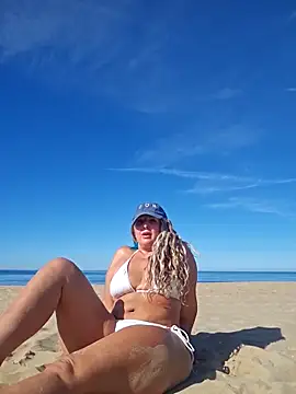 Snapshot of MariaRichi_ chatting on September 19, 2025, 7:56 am MariaRichi online show from September 19, 2025, 7:56 am