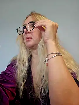 Snapshot of MariaRichi_ chatting on March 18, 2025, 7:22 am MariaRichi online show from March 18, 2025, 7:22 am