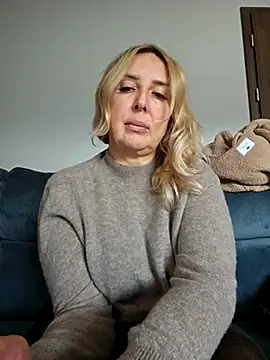 MariaRichi  online show from November 27, 2025, 12:49 pm