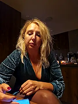 Snapshot of MariaRichi_ chatting on October 16, 2025, 6:49 pm MariaRichi online show from October 16, 2025, 6:49 pm