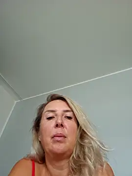 Snapshot of MariaRichi_ chatting on October 13, 2025, 7:32 am MariaRichi online show from October 13, 2025, 7:32 am