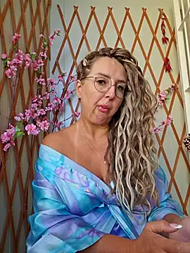 Snapshot of MariaRichi_ chatting on September 20, 2025, 6:40 am MariaRichi online show from September 20, 2025, 6:40 am