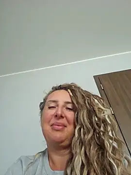 Snapshot of MariaRichi_ chatting on October 7, 2025, 8:26 am MariaRichi online show from October 7, 2025, 8:26 am