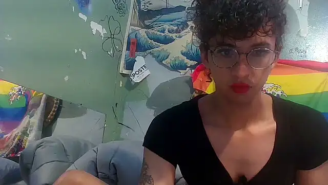 Snapshot of Querida-Mia chatting on July 6, 2026, 1:40 pm Querida-Mia online show from July 6, 2026, 1:40 pm