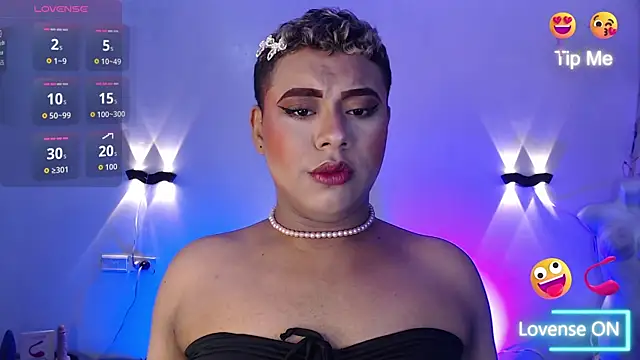 Snapshot of Emili_Roux chatting on November 6, 2025, 12:42 pm Emili Roux online show from November 6, 2025, 12:42 pm