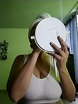 Snapshot of hailey85 chatting on November 2, 2025, 7:52 pm hailey85 online show from November 2, 2025, 7:52 pm