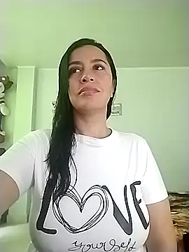 Snapshot of hailey85 chatting on October 18, 2025, 7:27 pm hailey85 online show from October 18, 2025, 7:27 pm