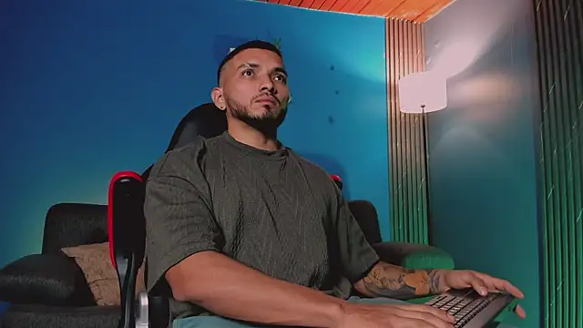 Snapshot of maximusclark1 chatting on January 8, 2026, 3:01 am maximusclark1 online show from January 8, 2026, 3:01 am