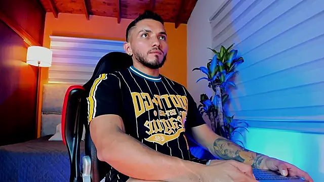 Snapshot of maximusclark1 chatting on February 25, 2026, 1:17 am maximusclark1 online show from February 25, 2026, 1:17 am