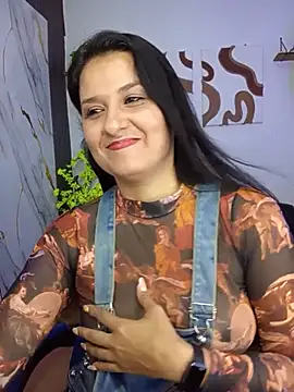 Snapshot of elena_jonees chatting on May 21, 2026, 8:28 pm elena jonees online show from May 21, 2026, 8:28 pm