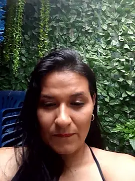Snapshot of elena_jonees chatting on April 30, 2026, 8:57 pm elena jonees online show from April 30, 2026, 8:57 pm