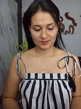 Snapshot of elena_jonees chatting on May 12, 2026, 8:37 pm elena jonees online show from May 12, 2026, 8:37 pm