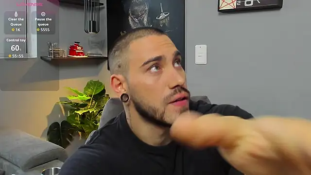 Giorgio-Leone online show from December 17, 2025, 10:37 pm