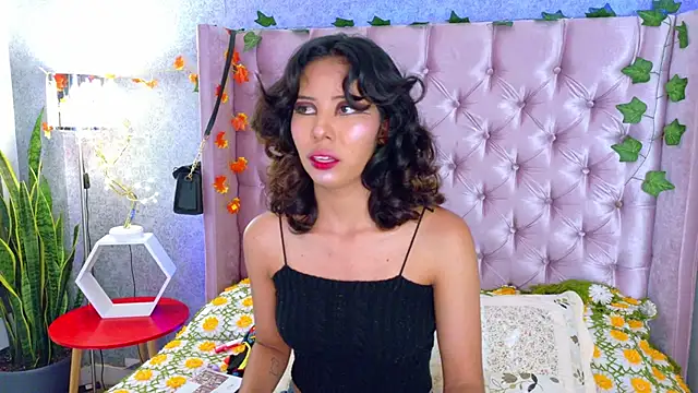 Snapshot of Akane_Uwu chatting on November 15, 2025, 5:39 pm Akane Uwu online show from November 15, 2025, 5:39 pm