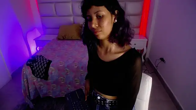 Snapshot of Akane_Uwu chatting on March 23, 2025, 3:43 am Akane Uwu online show from March 23, 2025, 3:43 am