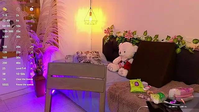 Hannah williams1 online show from September 10, 2025, 8:41 pm