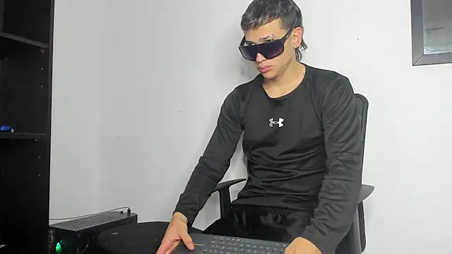 Dimitri higth420 online show from December 15, 2025, 1:06 pm