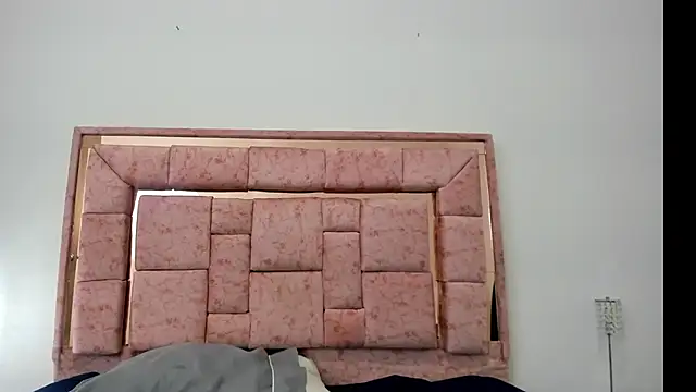 zoee lovv online show from February 25, 2025, 7:09 am