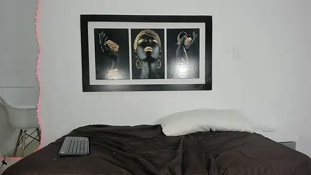 zoee lovv online show from September 18, 2025, 3:09 am