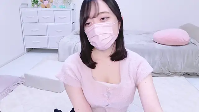 Snapshot of Yurie_ chatting on February 8, 2025, 11:01 am Yurie online show from February 8, 2025, 11:01 am