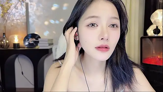 xiaodaibabyy online show from March 4, 2025, 4:27 am