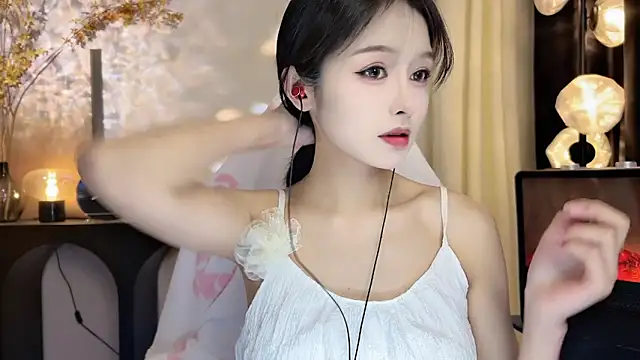 xiaodaibabyy online show from February 25, 2025, 1:10 pm