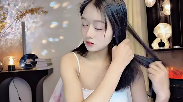 xiaodaibabyy online show from March 3, 2025, 1:45 pm