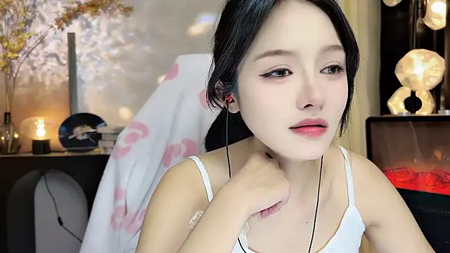 xiaodaibabyy online show from February 25, 2025, 4:14 pm