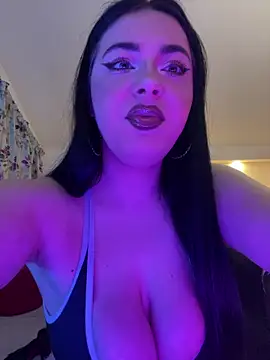 KeiraDark online show from May 13, 2026, 4:08 am