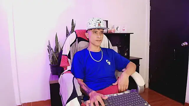 Snapshot of Edward_Milleer chatting on November 5, 2025, 3:59 pm Edward Milleer online show from November 5, 2025, 3:59 pm