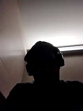 Snapshot of axelongshaft69 chatting on December 19, 2025, 8:22 pm axelongshaft69 online show from December 19, 2025, 8:22 pm