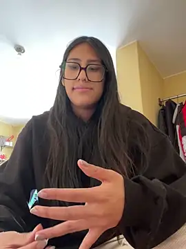 AleFantasy0001 online show from October 29, 2025, 4:28 pm