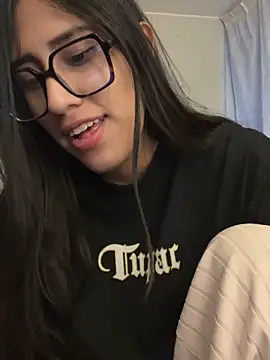 AleFantasy0001 online show from October 9, 2025, 1:28 am