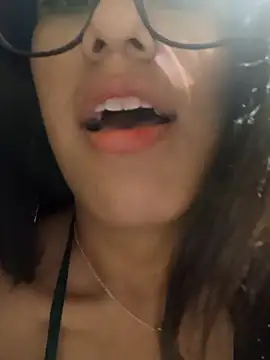 AleFantasy0001 online show from February 22, 2025, 9:04 pm