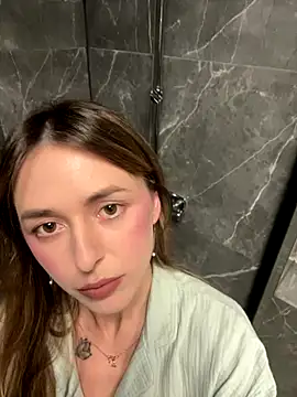 Snapshot of Sophie_Enzo chatting on October 16, 2025, 8:06 pm Sophie Enzo online show from October 16, 2025, 8:06 pm